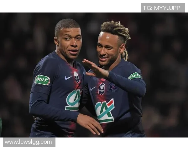 全球最强足球明星前十名盘点及其辉煌成就与影响力分析 全球最强足球明星前十名盘点及其辉煌成就与影响力分析