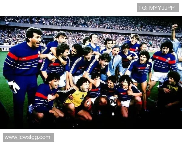 历届年度足球明星排名回顾与分析揭示足球界的辉煌与传奇 历届年度足球明星排名回顾与分析揭示足球界的辉煌与传奇