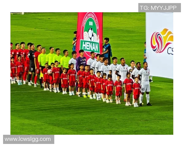 足球场上的旋律盛宴模仿足球明星出场音乐的魅力与激情