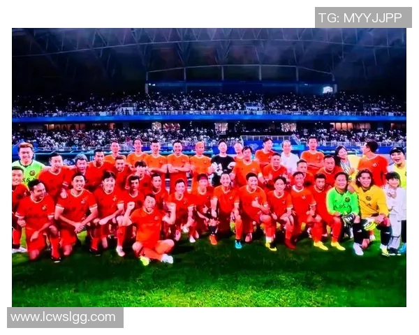 香港足球明星在绿茵场上的精彩瞬间实拍记录与幕后故事分享