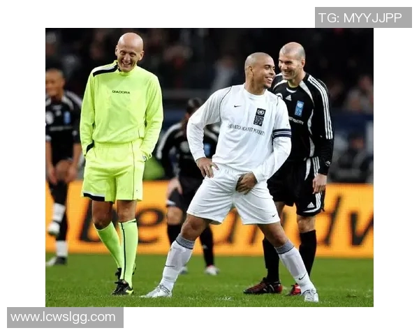 光头足球明星的独特魅力与风采展现，盘点那些令人难忘的光头球员瞬间