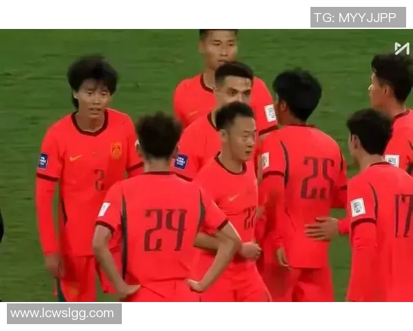 国足前锋叛变引发热议球迷心碎期待重建之路